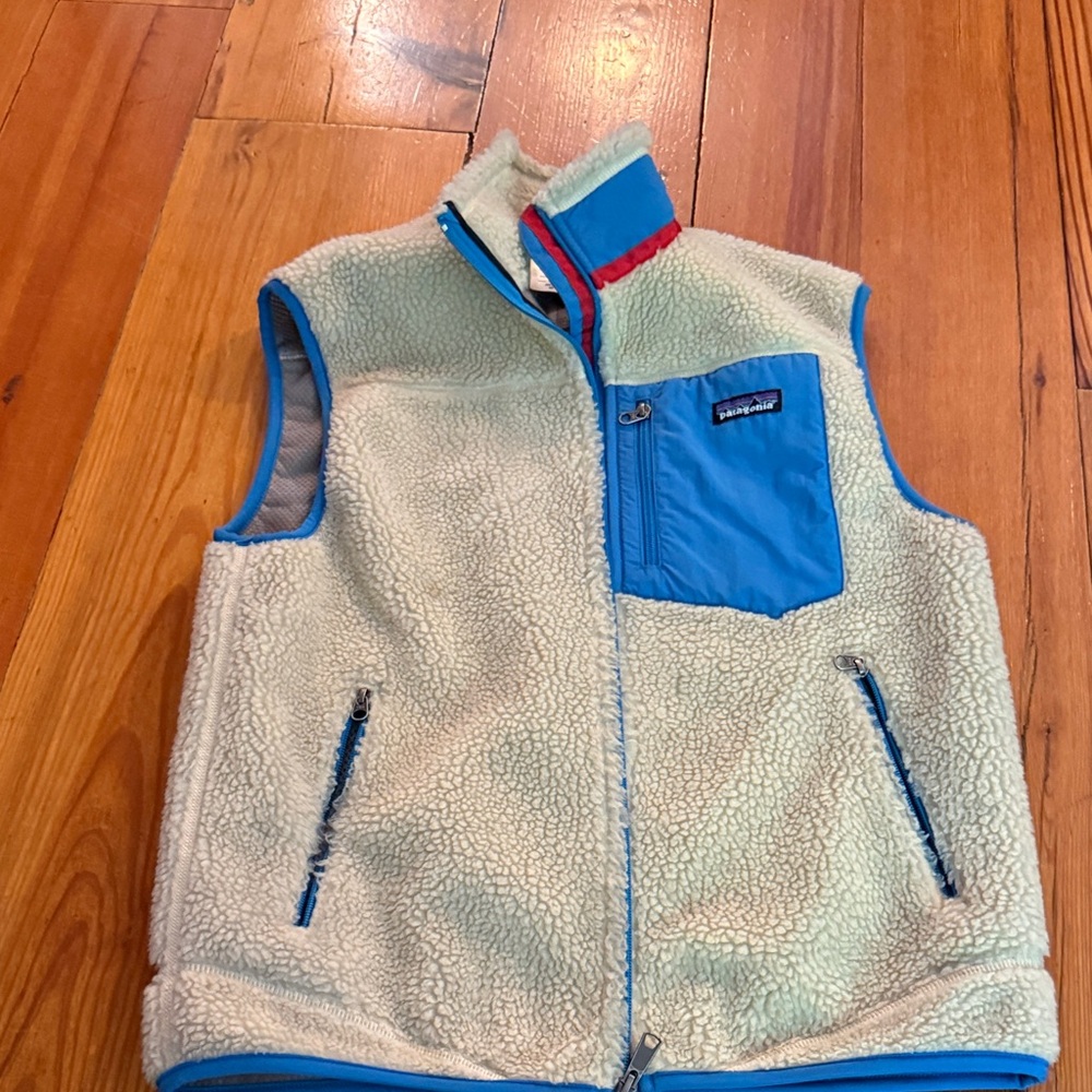 Patagonia Cream Sherpa Fleece Vest with Blue Chest Pocket